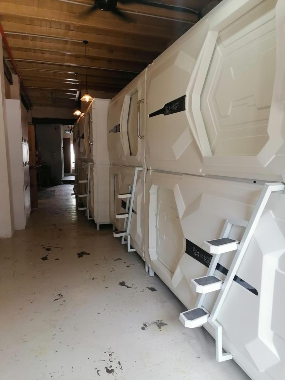 Vspace Guesthouse Capsule & Cafe Malacca Εξωτερικό φωτογραφία